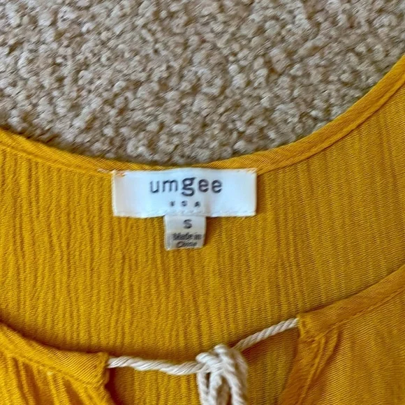 UMGEE Cold Shoulder Top - Picture 3 of 4